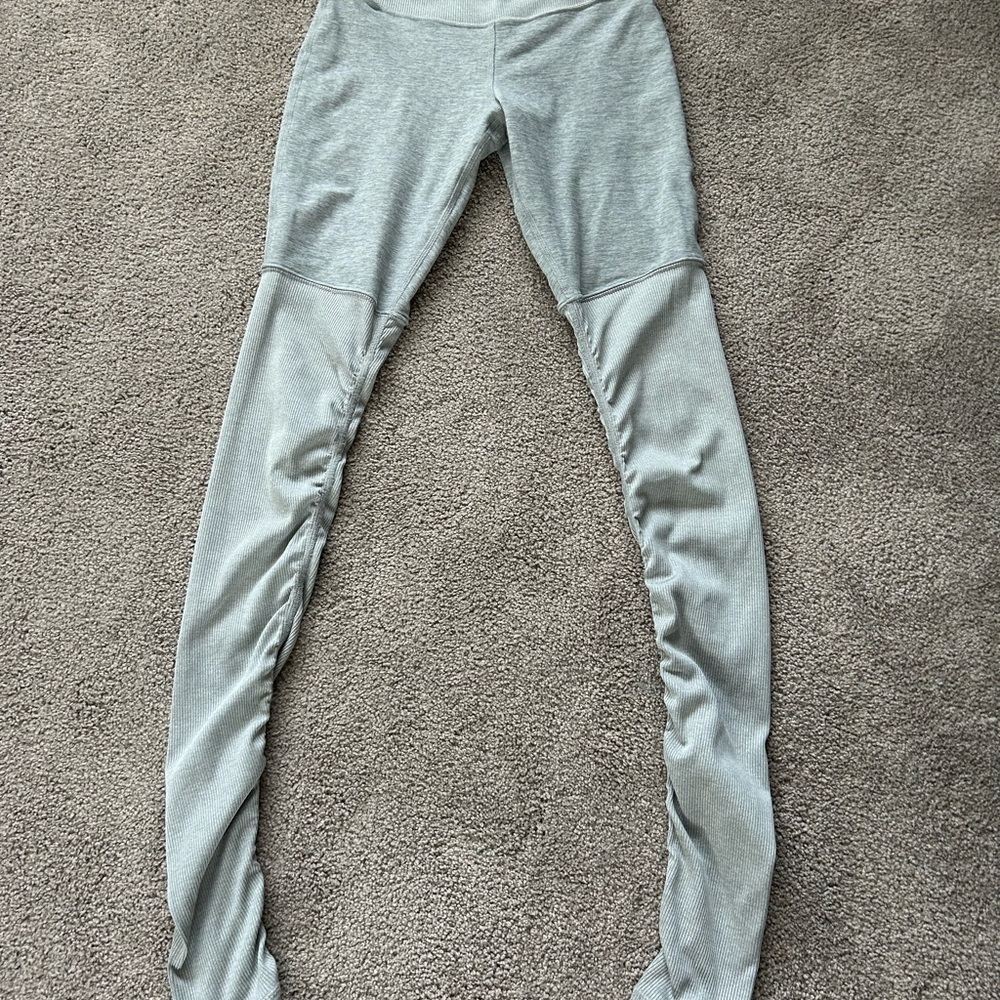 Alo stir up legging size small- Gray Ruched Leggings